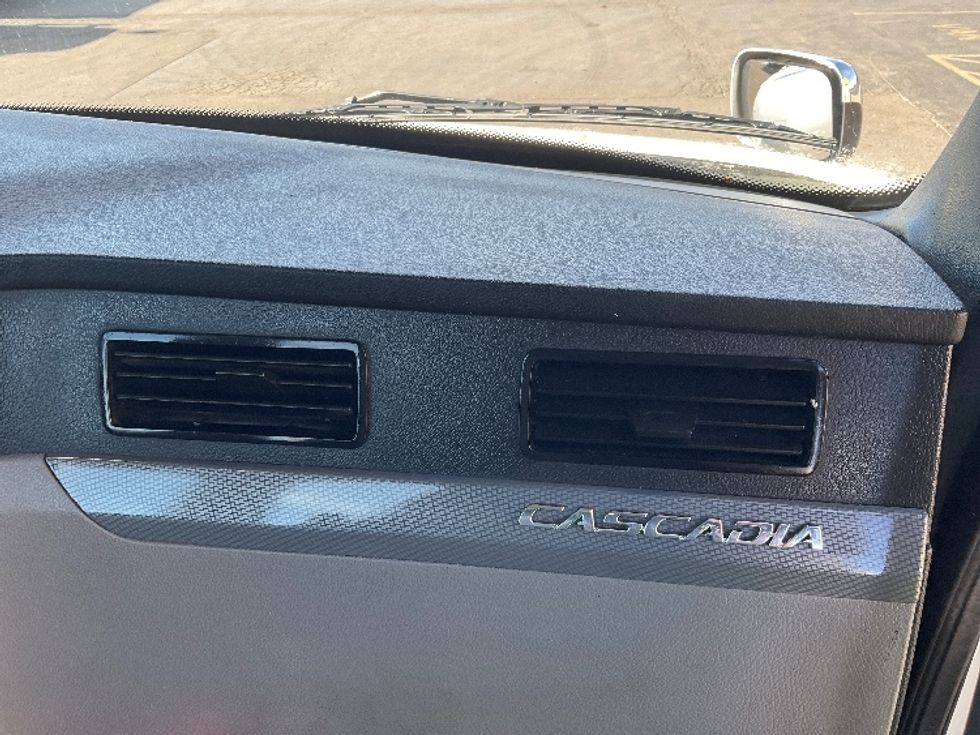 Day Cab Tractor-Heavy Duty Tractors-Freightliner-2021-T11664ST-Oklahoma City-OK-523,303\n\t\tmiles-$ 46,500 - Image 13