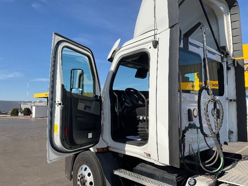 Day Cab Tractor-Heavy Duty Tractors-Freightliner-2021-T11664ST-Oklahoma City-OK-523,303\n\t\tmiles-$ 46,500 - Image 9