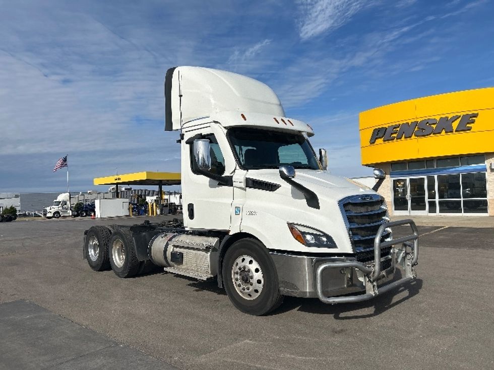 Day Cab Tractor-Heavy Duty Tractors-Freightliner-2021-T11664ST-Oklahoma City-OK-545,909\n\t\tmiles-$ 44,000 - Image 1