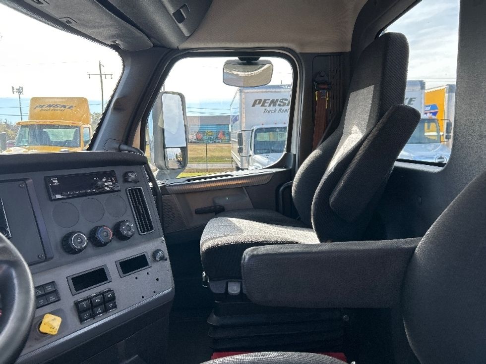 Day Cab Tractor-Heavy Duty Tractors-Freightliner-2021-T11664ST-Oklahoma City-OK-545,909\n\t\tmiles-$ 44,000 - Image 11