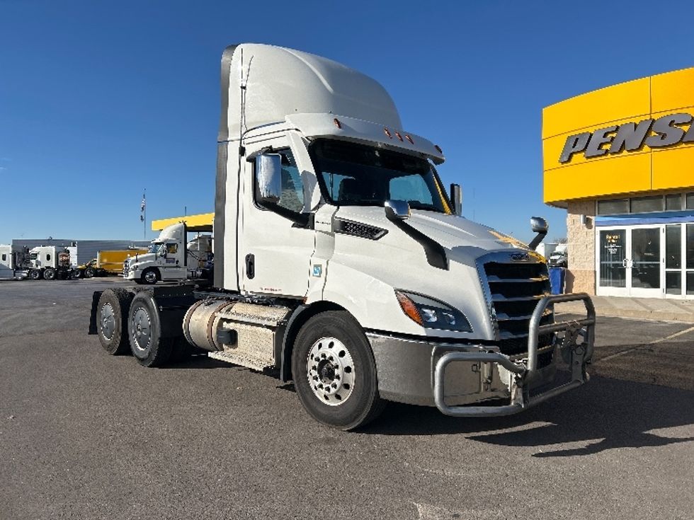 Day Cab Tractor-Heavy Duty Tractors-Freightliner-2021-T11664ST-Oklahoma City-OK-600,018\n\t\tmiles-$ 38,000 - Image 1