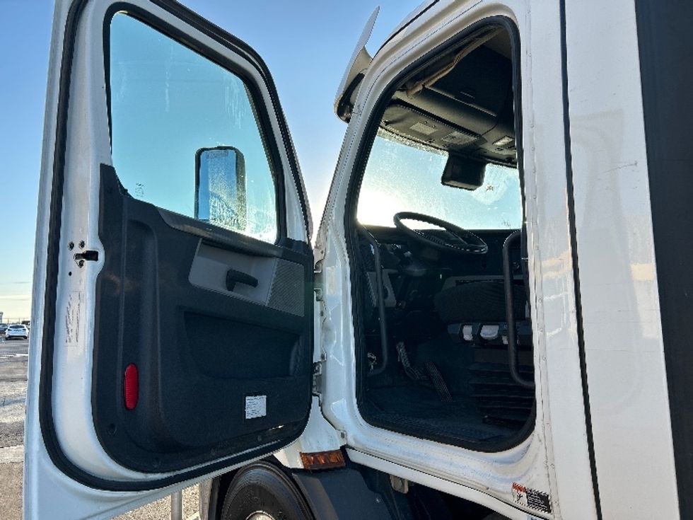 Day Cab Tractor-Heavy Duty Tractors-Freightliner-2021-T11664ST-Oklahoma City-OK-600,018\n\t\tmiles-$ 38,000 - Image 9