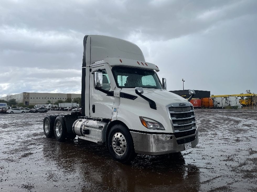 Day Cab Tractor-Heavy Duty Tractors-Freightliner-2021-T11664ST-Phoenix-AZ-291,000\n\t\tmiles-$ 65,500 - Image 1