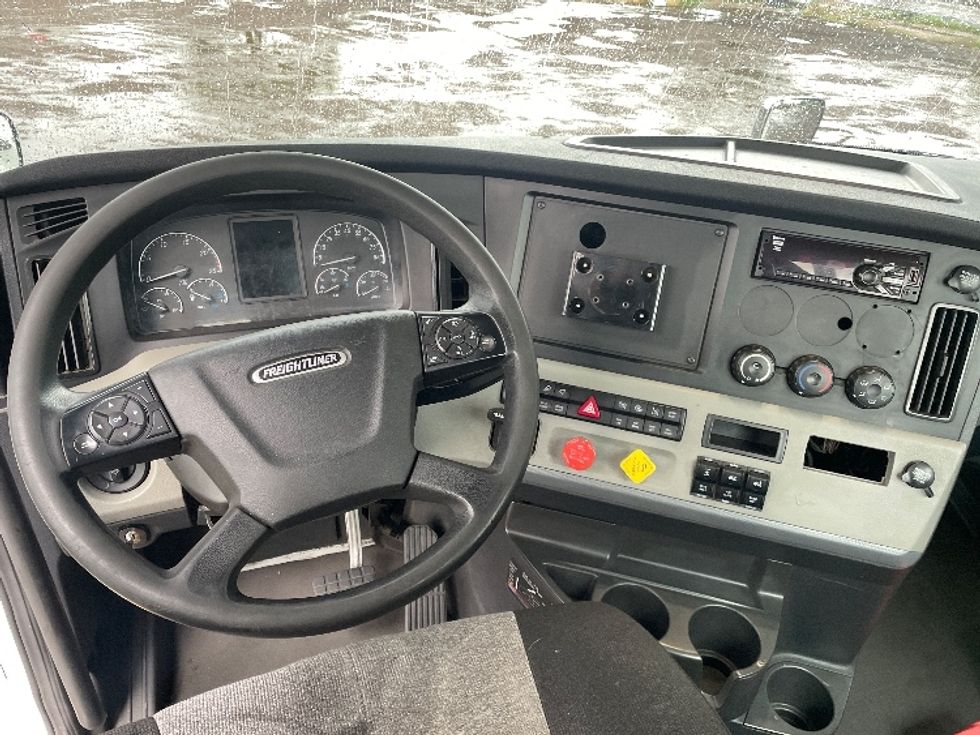 Day Cab Tractor-Heavy Duty Tractors-Freightliner-2021-T11664ST-Phoenix-AZ-291,000\n\t\tmiles-$ 65,500 - Image 11