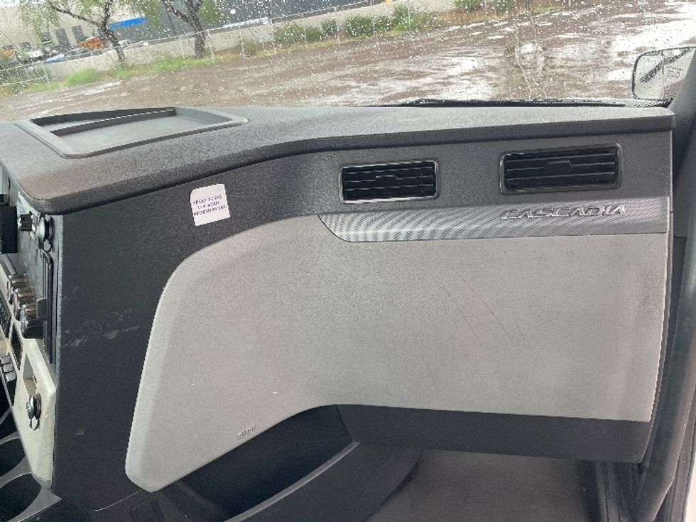 Day Cab Tractor-Heavy Duty Tractors-Freightliner-2021-T11664ST-Phoenix-AZ-291,000\n\t\tmiles-$ 65,500 - Image 13