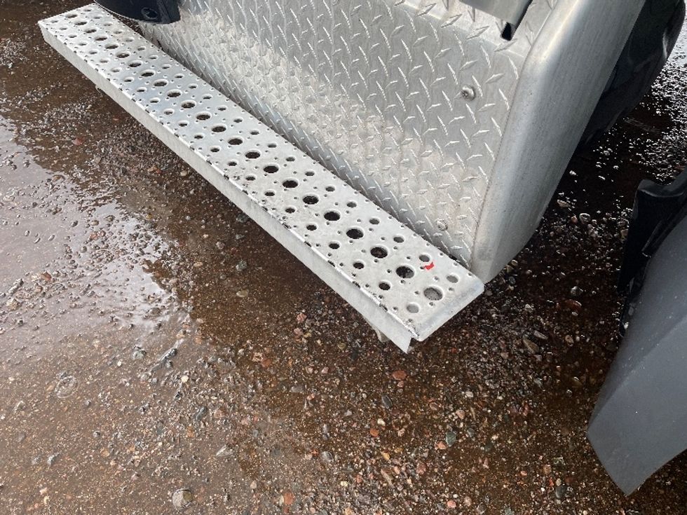 Day Cab Tractor-Heavy Duty Tractors-Freightliner-2021-T11664ST-Phoenix-AZ-291,000\n\t\tmiles-$ 65,500 - Image 19