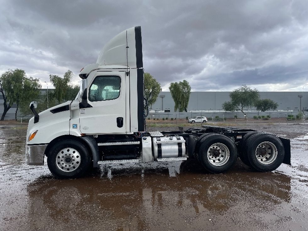 Day Cab Tractor-Heavy Duty Tractors-Freightliner-2021-T11664ST-Phoenix-AZ-291,000\n\t\tmiles-$ 65,500 - Image 4