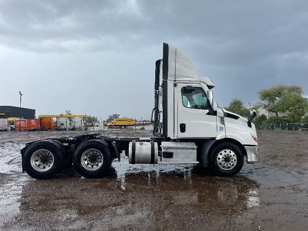 Day Cab Tractor-Heavy Duty Tractors-Freightliner-2021-T11664ST-Phoenix-AZ-291,000\n\t\tmiles-$ 65,500 - Image 8