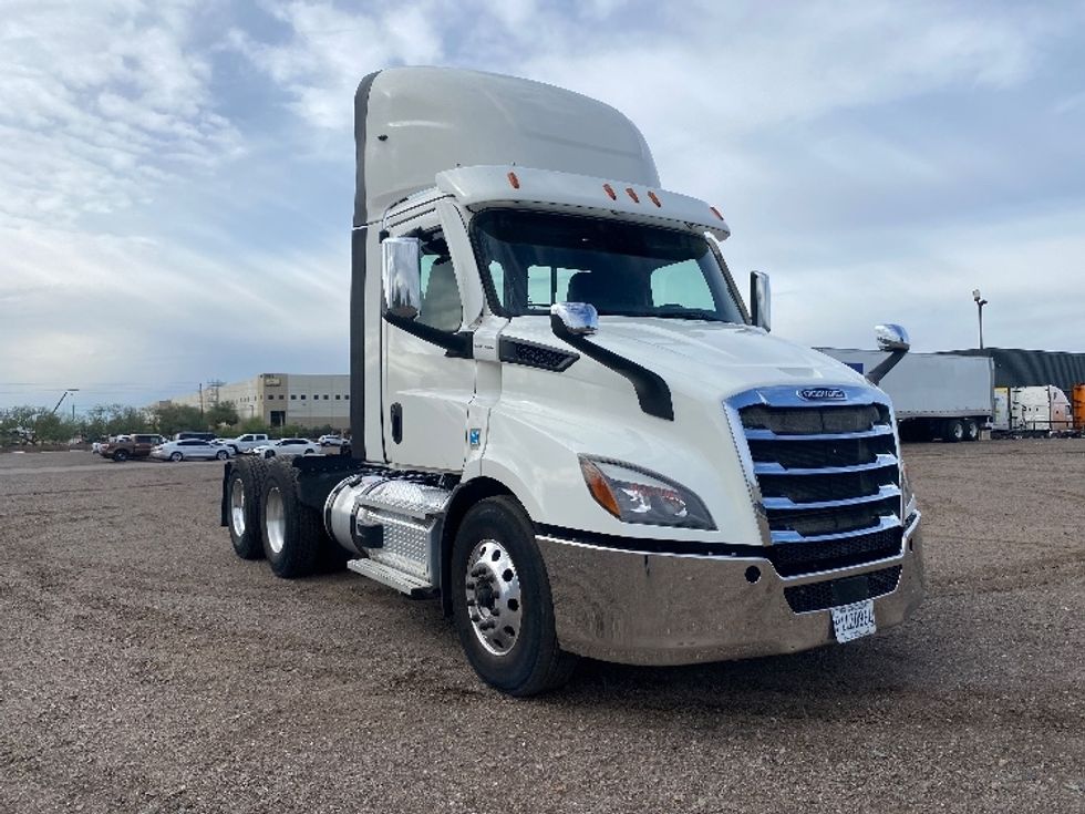 Day Cab Tractor-Heavy Duty Tractors-Freightliner-2021-T11664ST-Phoenix-AZ-343,589\n\t\tmiles-$ 62,500 - Image 1