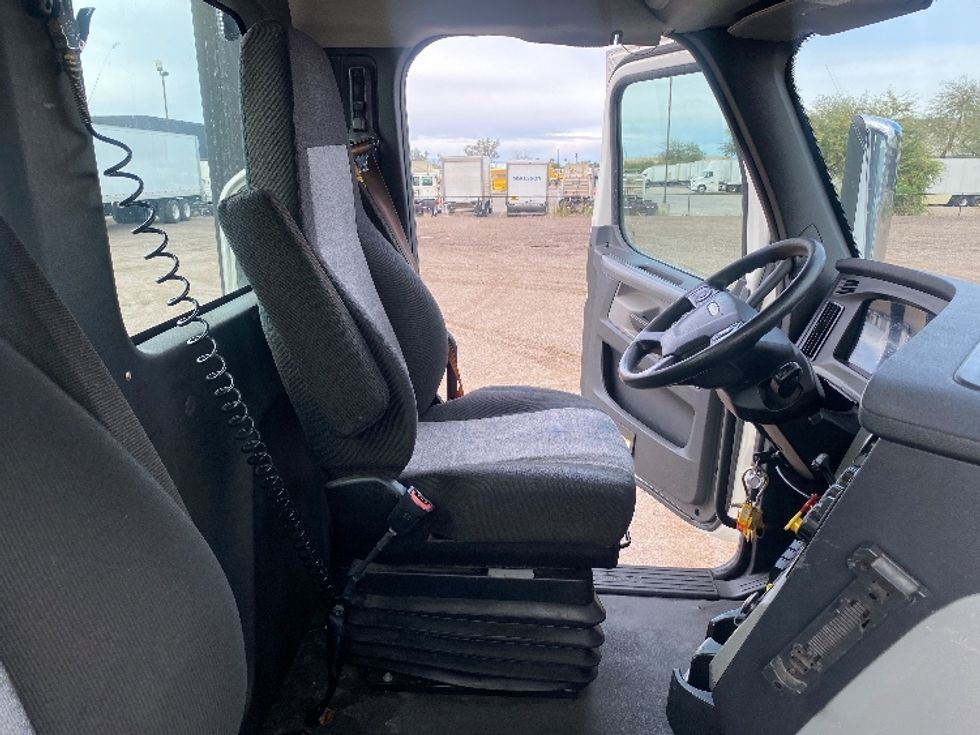 Day Cab Tractor-Heavy Duty Tractors-Freightliner-2021-T11664ST-Phoenix-AZ-343,589\n\t\tmiles-$ 62,500 - Image 11