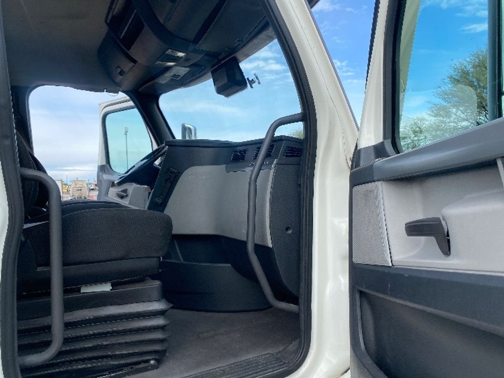 Day Cab Tractor-Heavy Duty Tractors-Freightliner-2021-T11664ST-Phoenix-AZ-343,589\n\t\tmiles-$ 62,500 - Image 13