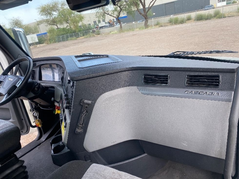 Day Cab Tractor-Heavy Duty Tractors-Freightliner-2021-T11664ST-Phoenix-AZ-343,589\n\t\tmiles-$ 62,500 - Image 14