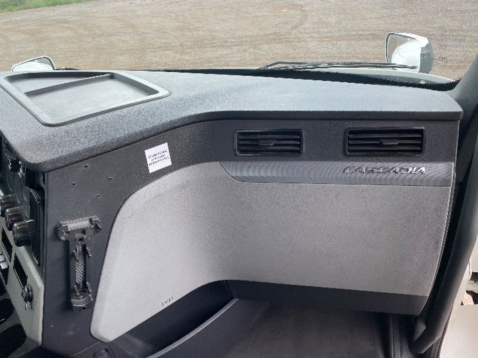 Day Cab Tractor-Heavy Duty Tractors-Freightliner-2021-T11664ST-Phoenix-AZ-415,149\n\t\tmiles-$ 55,500 - Image 13