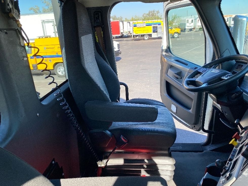 Day Cab Tractor-Heavy Duty Tractors-Freightliner-2021-T11664ST-Phoenix-AZ-427,498\n\t\tmiles-$ 54,250 - Image 14