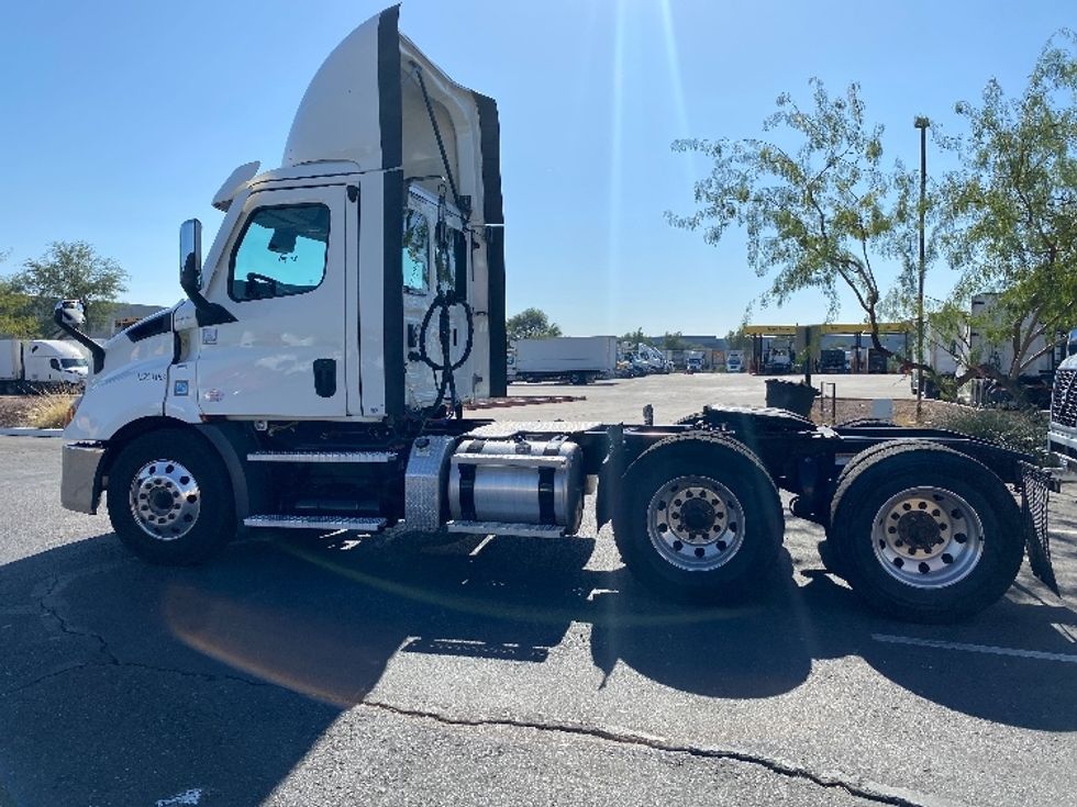 Day Cab Tractor-Heavy Duty Tractors-Freightliner-2021-T11664ST-Phoenix-AZ-427,498\n\t\tmiles-$ 54,250 - Image 4