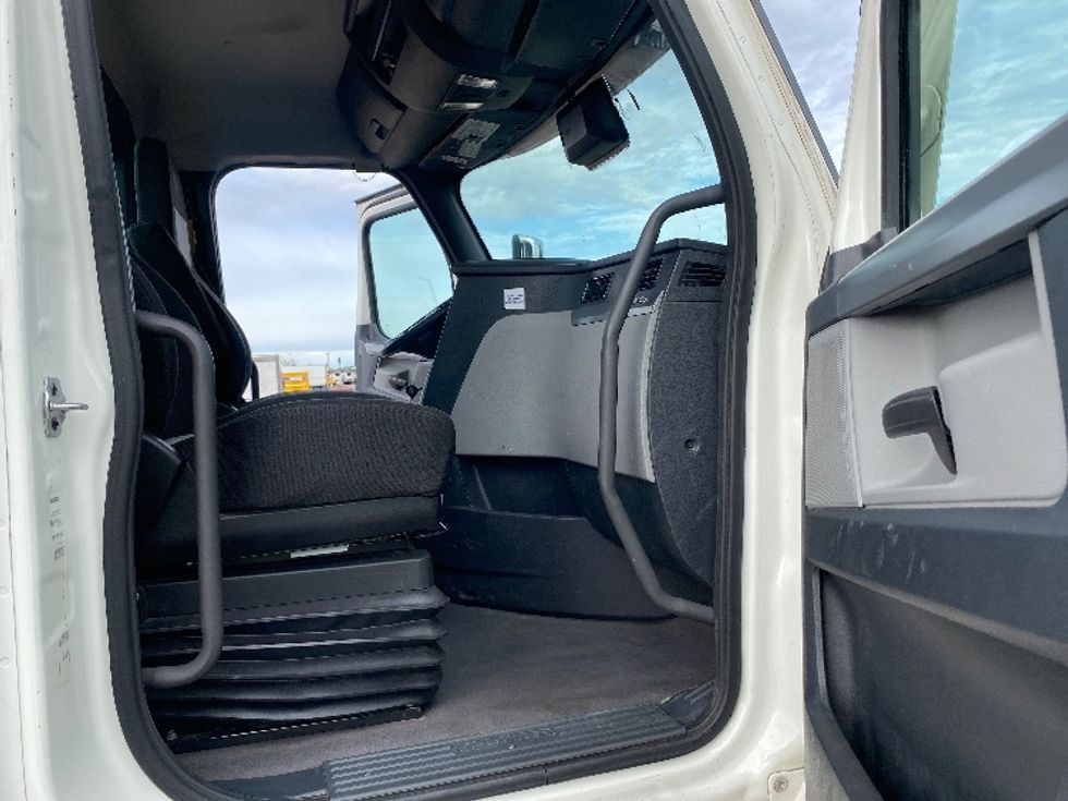 Day Cab Tractor-Heavy Duty Tractors-Freightliner-2021-T11664ST-Phoenix-AZ-447,345\n\t\tmiles-$ 54,250 - Image 12