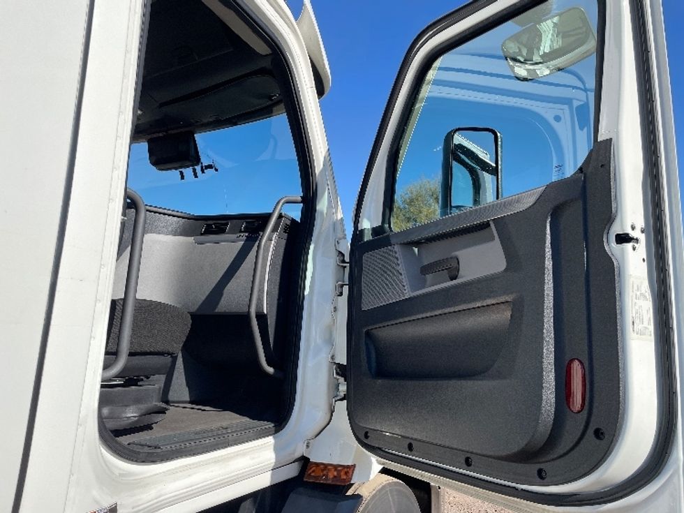 Day Cab Tractor-Heavy Duty Tractors-Freightliner-2021-T11664ST-Phoenix-AZ-457,225\n\t\tmiles-$ 51,250 - Image 12