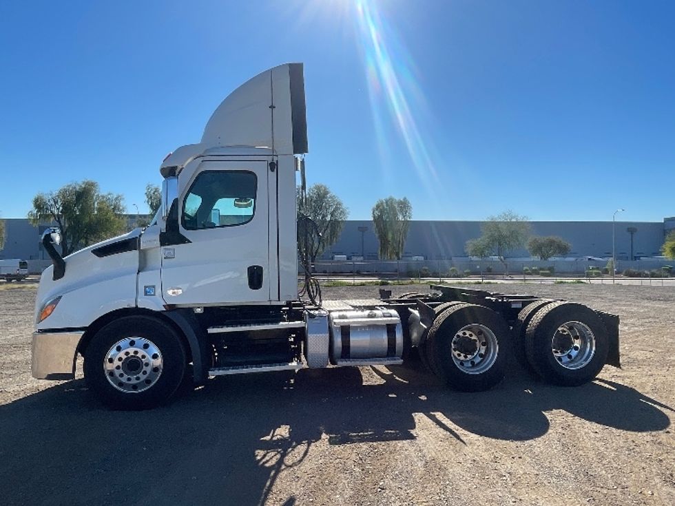 Day Cab Tractor-Heavy Duty Tractors-Freightliner-2021-T11664ST-Phoenix-AZ-457,225\n\t\tmiles-$ 51,250 - Image 4
