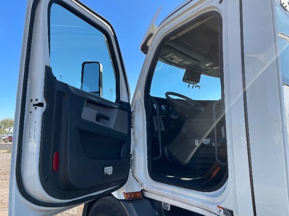 Day Cab Tractor-Heavy Duty Tractors-Freightliner-2021-T11664ST-Phoenix-AZ-457,225\n\t\tmiles-$ 51,250 - Image 9