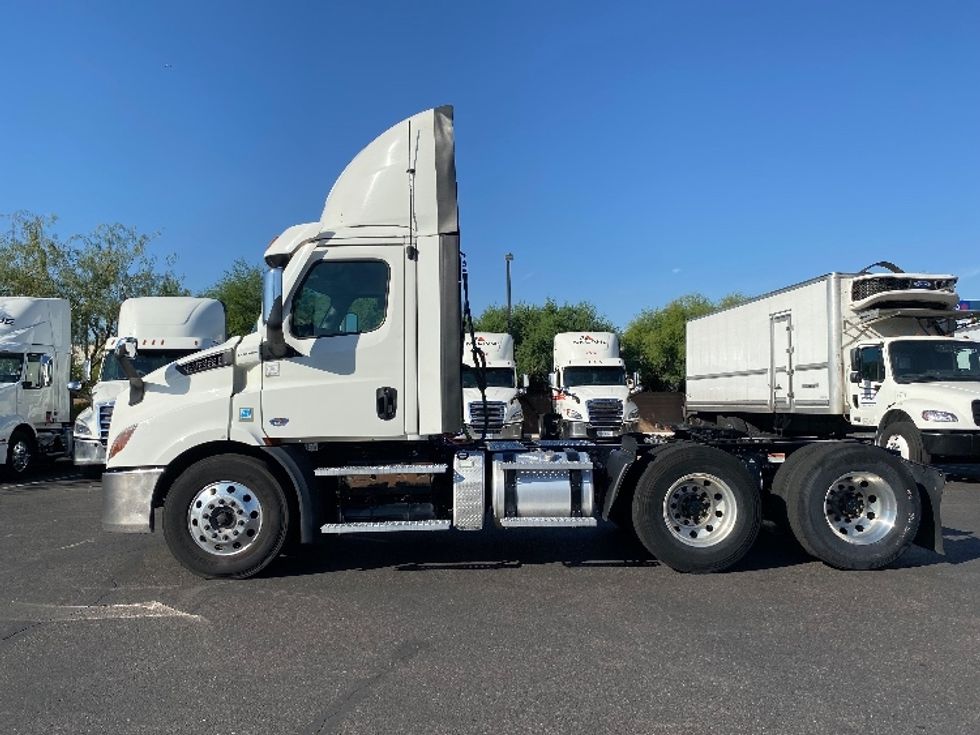 Day Cab Tractor-Heavy Duty Tractors-Freightliner-2021-T11664ST-Phoenix-AZ-474,823\n\t\tmiles-$ 49,500 - Image 4