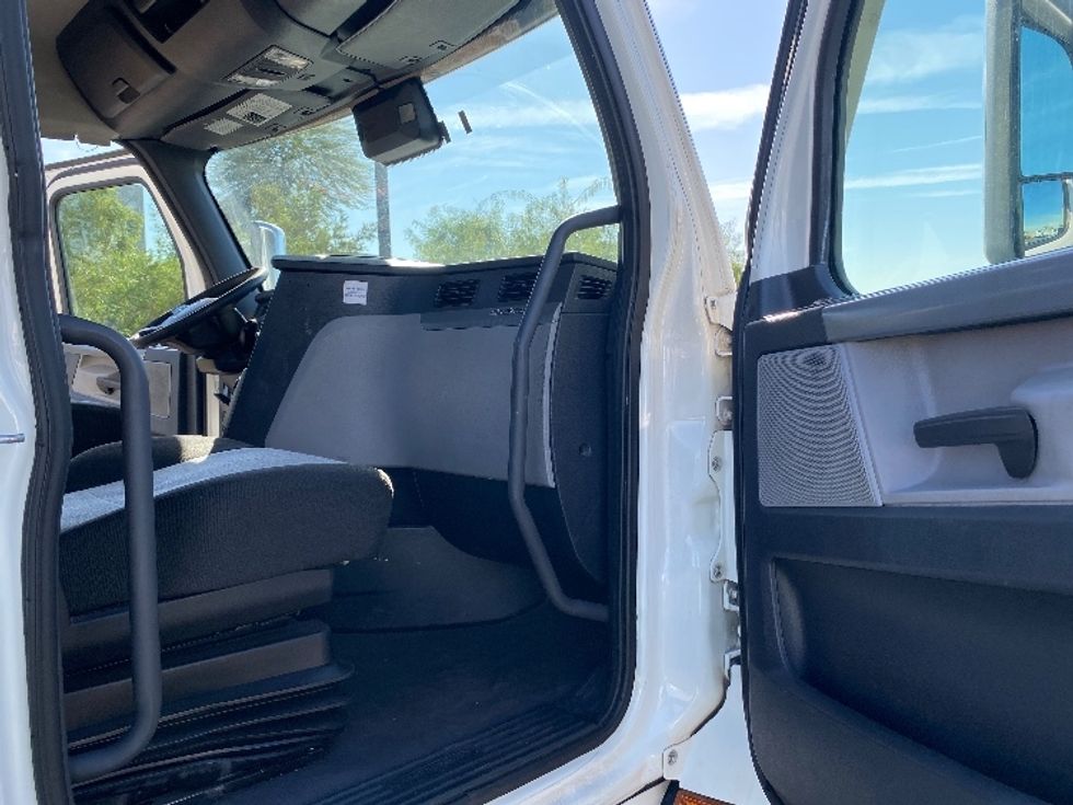 Day Cab Tractor-Heavy Duty Tractors-Freightliner-2021-T11664ST-Phoenix-AZ-495,623\n\t\tmiles-$ 47,250 - Image 12