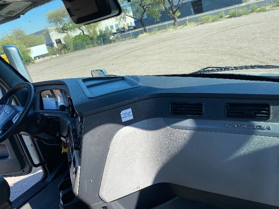 Day Cab Tractor-Heavy Duty Tractors-Freightliner-2021-T11664ST-Phoenix-AZ-498,172\n\t\tmiles-$ 47,000 - Image 13