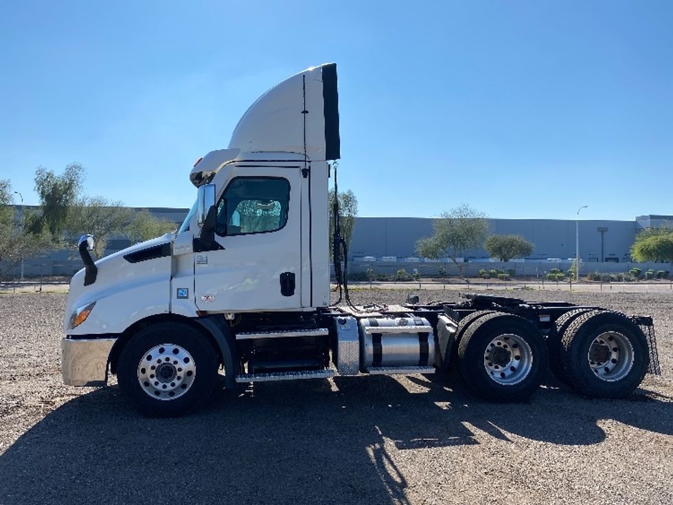 Day Cab Tractor-Heavy Duty Tractors-Freightliner-2021-T11664ST-Phoenix-AZ-498,172\n\t\tmiles-$ 47,000 - Image 4