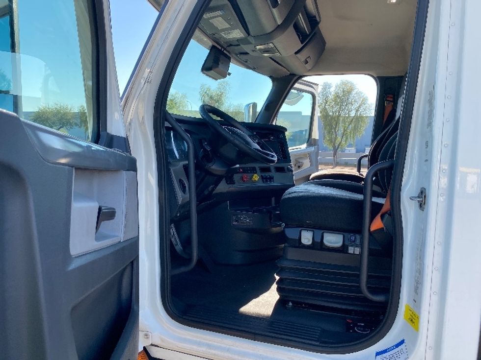 Day Cab Tractor-Heavy Duty Tractors-Freightliner-2021-T11664ST-Phoenix-AZ-498,172\n\t\tmiles-$ 47,000 - Image 9