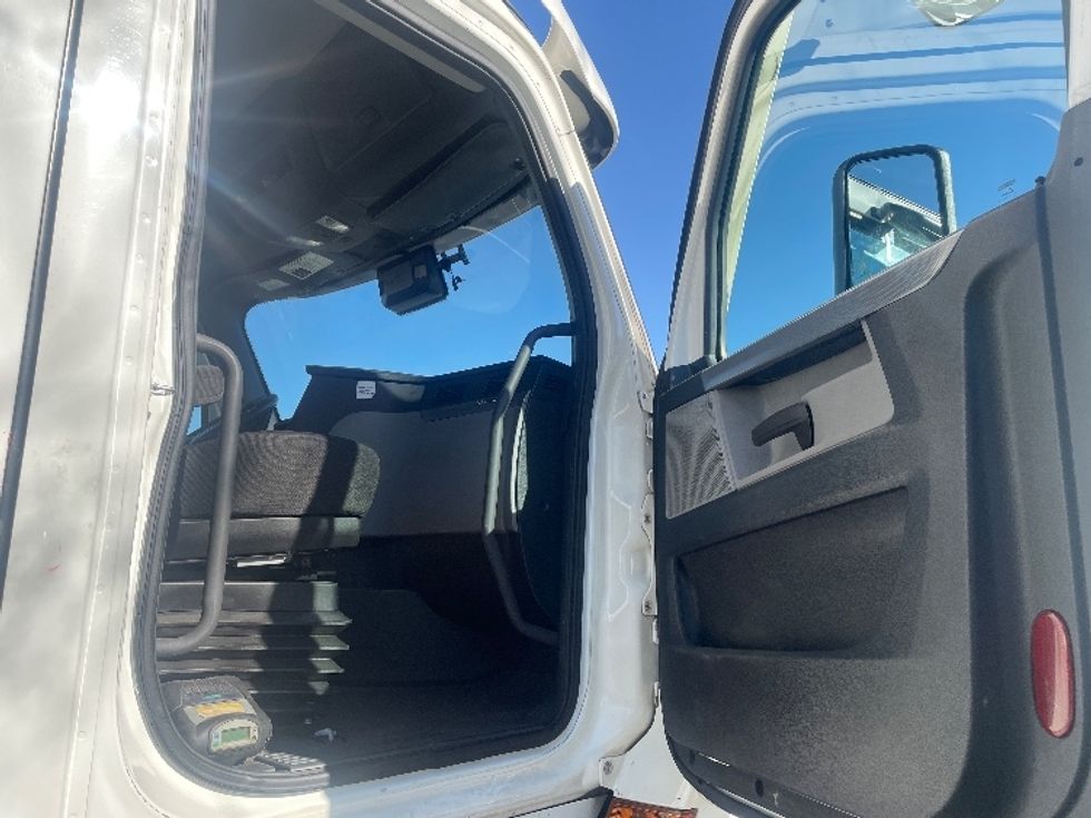 Day Cab Tractor-Heavy Duty Tractors-Freightliner-2021-T11664ST-Phoenix-AZ-499,730\n\t\tmiles-$ 47,750 - Image 12