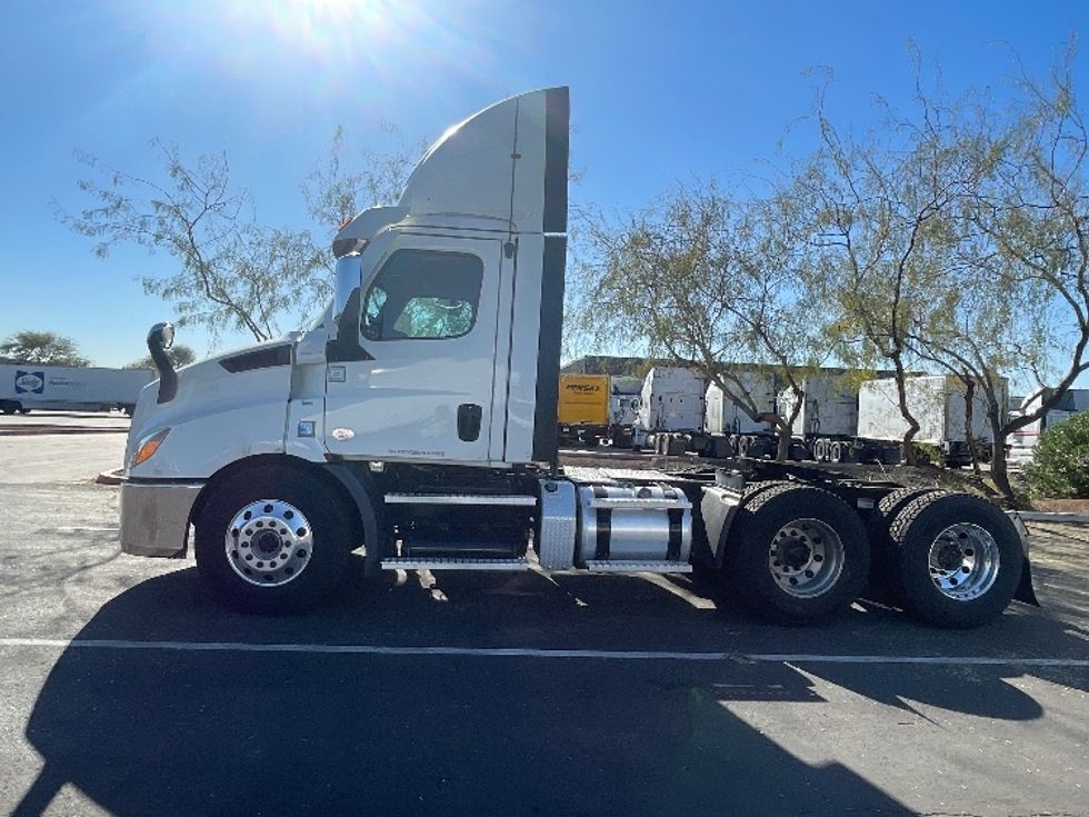 Day Cab Tractor-Heavy Duty Tractors-Freightliner-2021-T11664ST-Phoenix-AZ-499,730\n\t\tmiles-$ 47,750 - Image 4