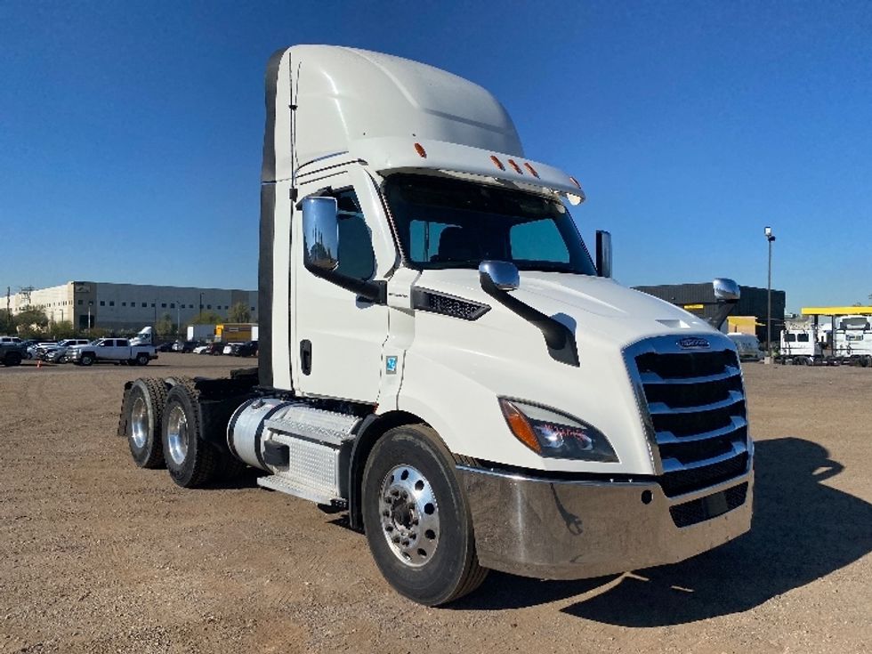 Day Cab Tractor-Heavy Duty Tractors-Freightliner-2021-T11664ST-Phoenix-AZ-532,146\n\t\tmiles-$ 43,500 - Image 1