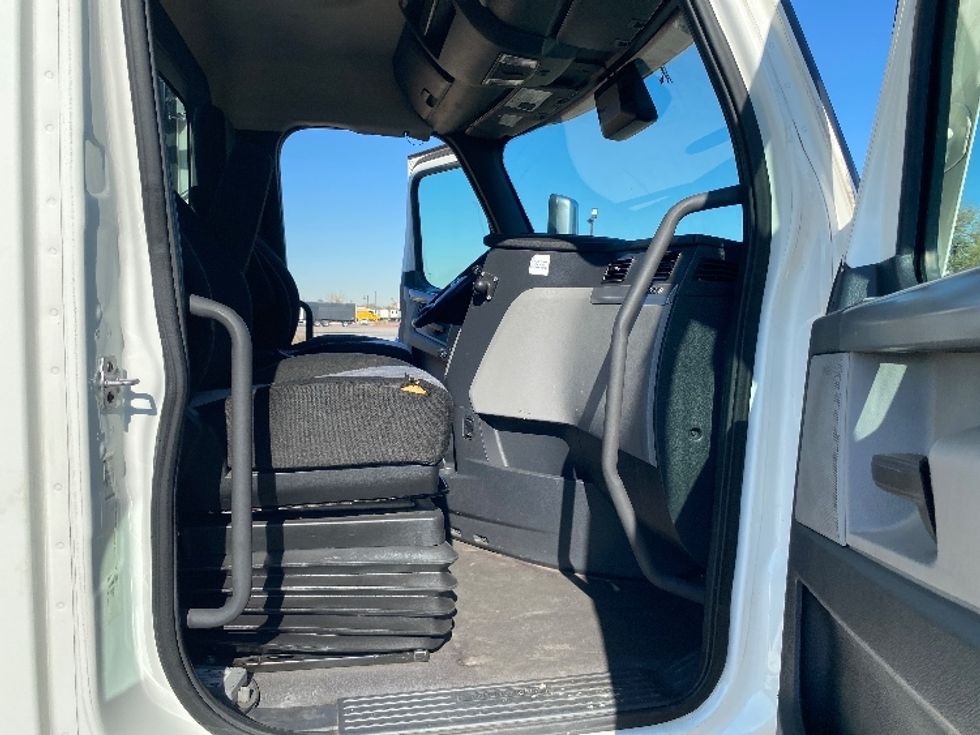 Day Cab Tractor-Heavy Duty Tractors-Freightliner-2021-T11664ST-Phoenix-AZ-532,146\n\t\tmiles-$ 43,500 - Image 12