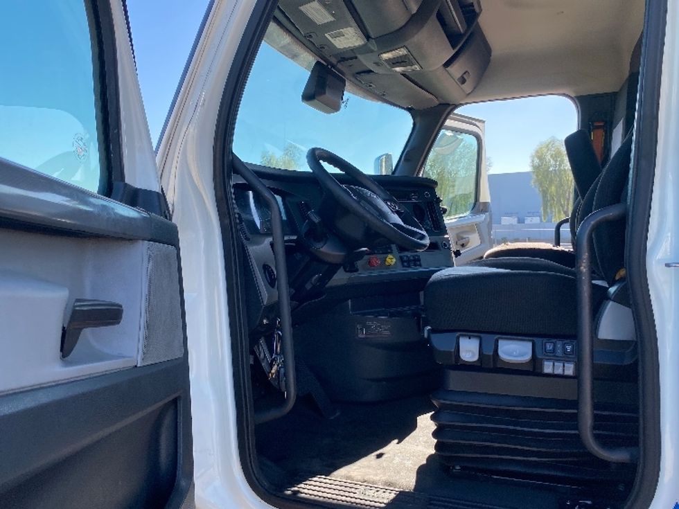 Day Cab Tractor-Heavy Duty Tractors-Freightliner-2021-T11664ST-Phoenix-AZ-532,146\n\t\tmiles-$ 43,500 - Image 9