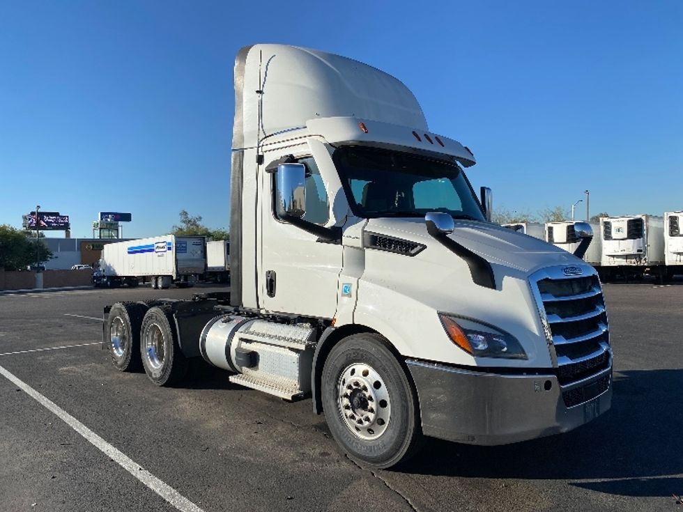 Day Cab Tractor-Heavy Duty Tractors-Freightliner-2021-T11664ST-Phoenix-AZ-537,475\n\t\tmiles-$ 43,000 - Image 1