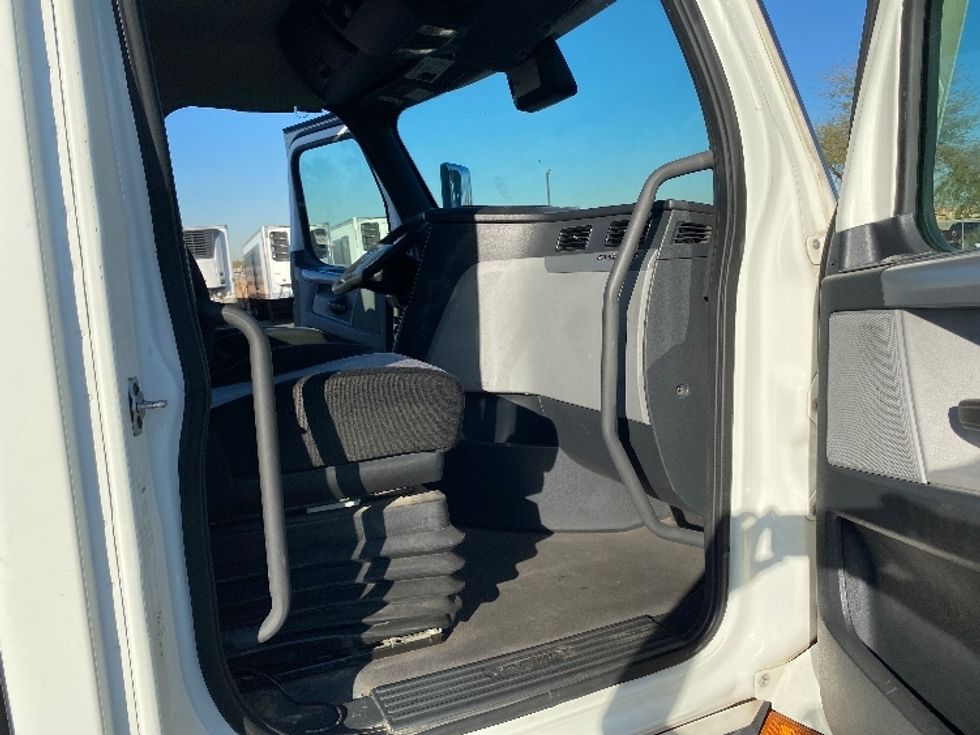 Day Cab Tractor-Heavy Duty Tractors-Freightliner-2021-T11664ST-Phoenix-AZ-537,475\n\t\tmiles-$ 43,000 - Image 12