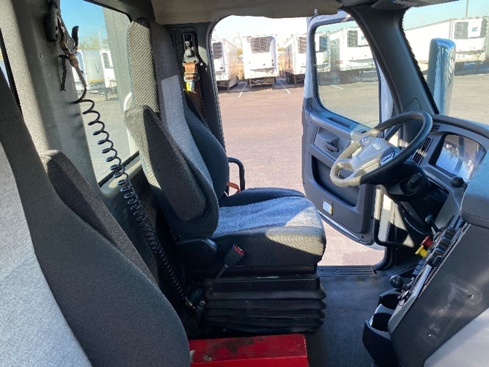 Day Cab Tractor-Heavy Duty Tractors-Freightliner-2021-T11664ST-Phoenix-AZ-537,475\n\t\tmiles-$ 43,000 - Image 14