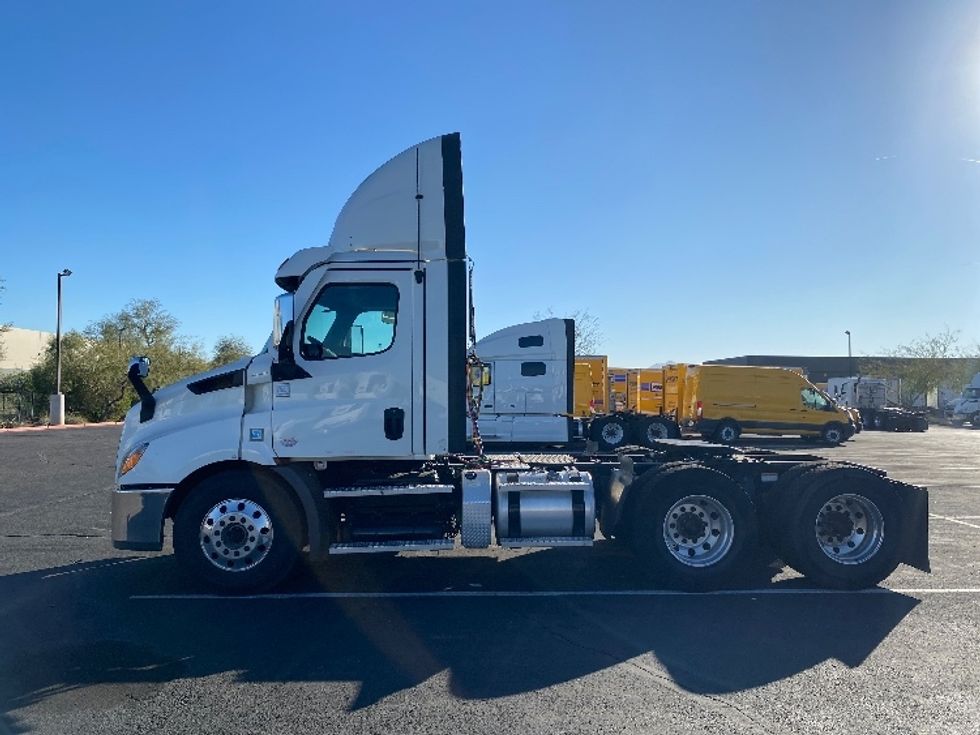Day Cab Tractor-Heavy Duty Tractors-Freightliner-2021-T11664ST-Phoenix-AZ-537,475\n\t\tmiles-$ 43,000 - Image 4