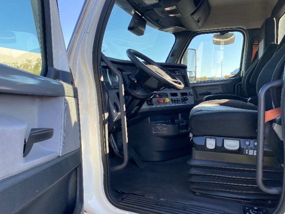 Day Cab Tractor-Heavy Duty Tractors-Freightliner-2021-T11664ST-Phoenix-AZ-537,475\n\t\tmiles-$ 43,000 - Image 9