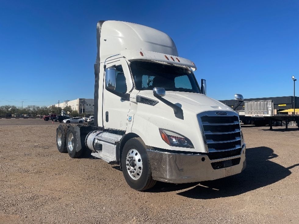 Day Cab Tractor-Heavy Duty Tractors-Freightliner-2021-T11664ST-Phoenix-AZ-559,957\n\t\tmiles-$ 40,750 - Image 1