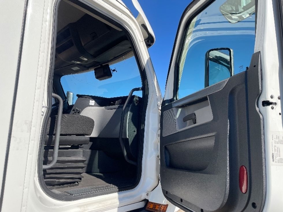 Day Cab Tractor-Heavy Duty Tractors-Freightliner-2021-T11664ST-Phoenix-AZ-559,957\n\t\tmiles-$ 40,750 - Image 12