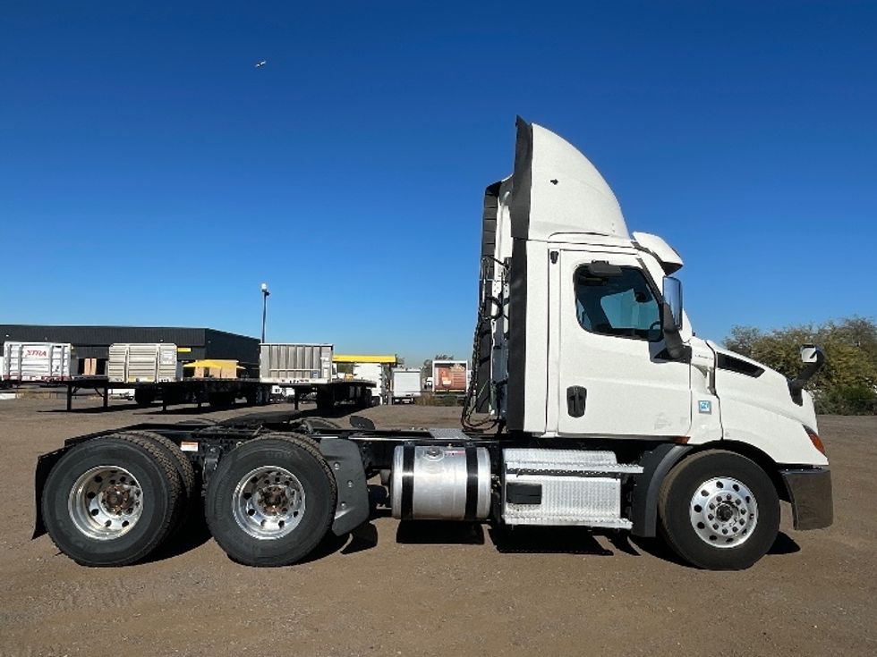 Day Cab Tractor-Heavy Duty Tractors-Freightliner-2021-T11664ST-Phoenix-AZ-559,957\n\t\tmiles-$ 40,750 - Image 8