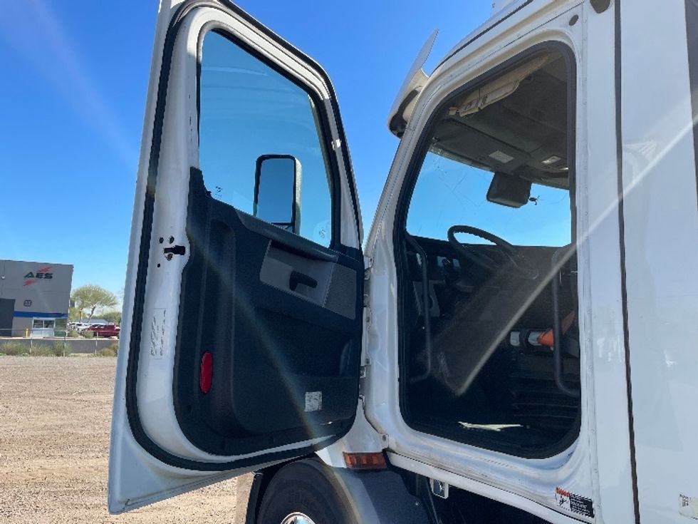 Day Cab Tractor-Heavy Duty Tractors-Freightliner-2021-T11664ST-Phoenix-AZ-559,957\n\t\tmiles-$ 40,750 - Image 9