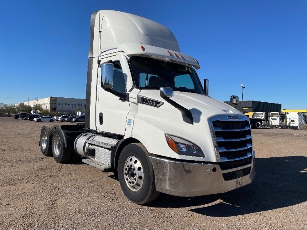 Day Cab Tractor-Heavy Duty Tractors-Freightliner-2021-T11664ST-Phoenix-AZ-617,541\n\t\tmiles-$ 29,000 - Image 1