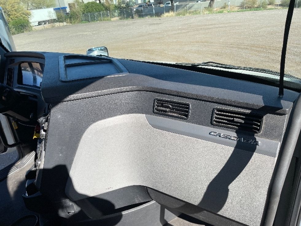 Day Cab Tractor-Heavy Duty Tractors-Freightliner-2021-T11664ST-Phoenix-AZ-617,541\n\t\tmiles-$ 29,000 - Image 13