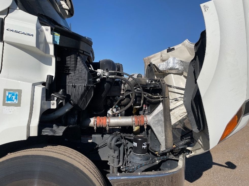 Day Cab Tractor-Heavy Duty Tractors-Freightliner-2021-T11664ST-Phoenix-AZ-617,541\n\t\tmiles-$ 29,000 - Image 15