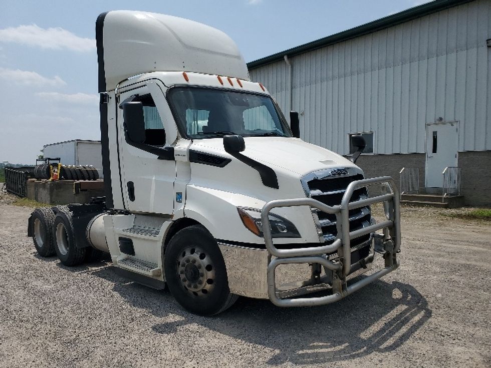 Day Cab Tractor-Heavy Duty Tractors-Freightliner-2021-T11664ST-Pittsburgh-PA-492,461\n\t\tmiles-$ 46,000 - Image 1