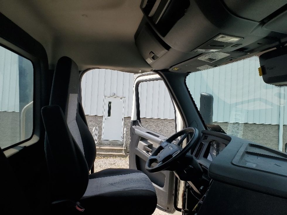 Day Cab Tractor-Heavy Duty Tractors-Freightliner-2021-T11664ST-Pittsburgh-PA-492,461\n\t\tmiles-$ 46,000 - Image 14