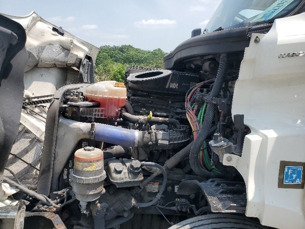 Day Cab Tractor-Heavy Duty Tractors-Freightliner-2021-T11664ST-Pittsburgh-PA-492,461\n\t\tmiles-$ 46,000 - Image 16