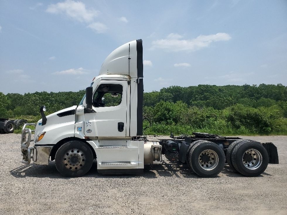 Day Cab Tractor-Heavy Duty Tractors-Freightliner-2021-T11664ST-Pittsburgh-PA-492,461\n\t\tmiles-$ 46,000 - Image 4