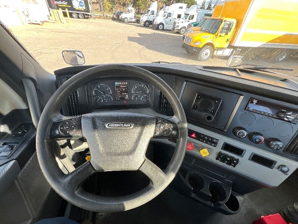 Day Cab Tractor-Heavy Duty Tractors-Freightliner-2021-T11664ST-Plymouth-MI-259,505\n\t\tmiles-$ 61,000 - Image 11